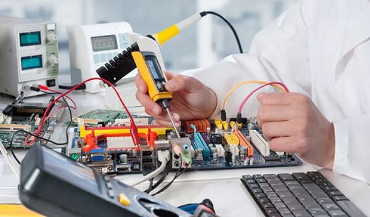 Sửa chữa thiết bị điện tử và quang học